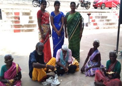 HDT சார்பாக ஏழை எளிய மக்களுக்கு உணவு அளித்தல்