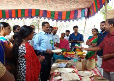 மாவட்ட கலெக்டர் அவர்கள் கலந்துகொண்ட பாக்கு மட்டை தட்டு ,பை தயாரிப்புகளை பார்வை ஈட்ட போது